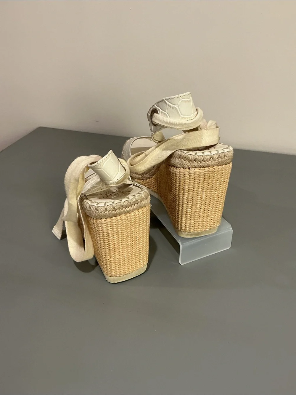 Vince Camuto Bendsen Cream Croc-Embossed Ankle-Tie Wedge sandals, size 9.5